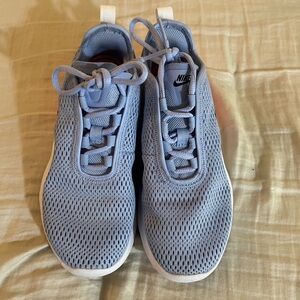 Nike Air Max Motion 2